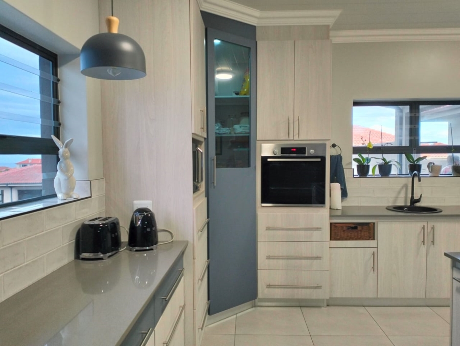 3 Bedroom Property for Sale in Avonddans Western Cape